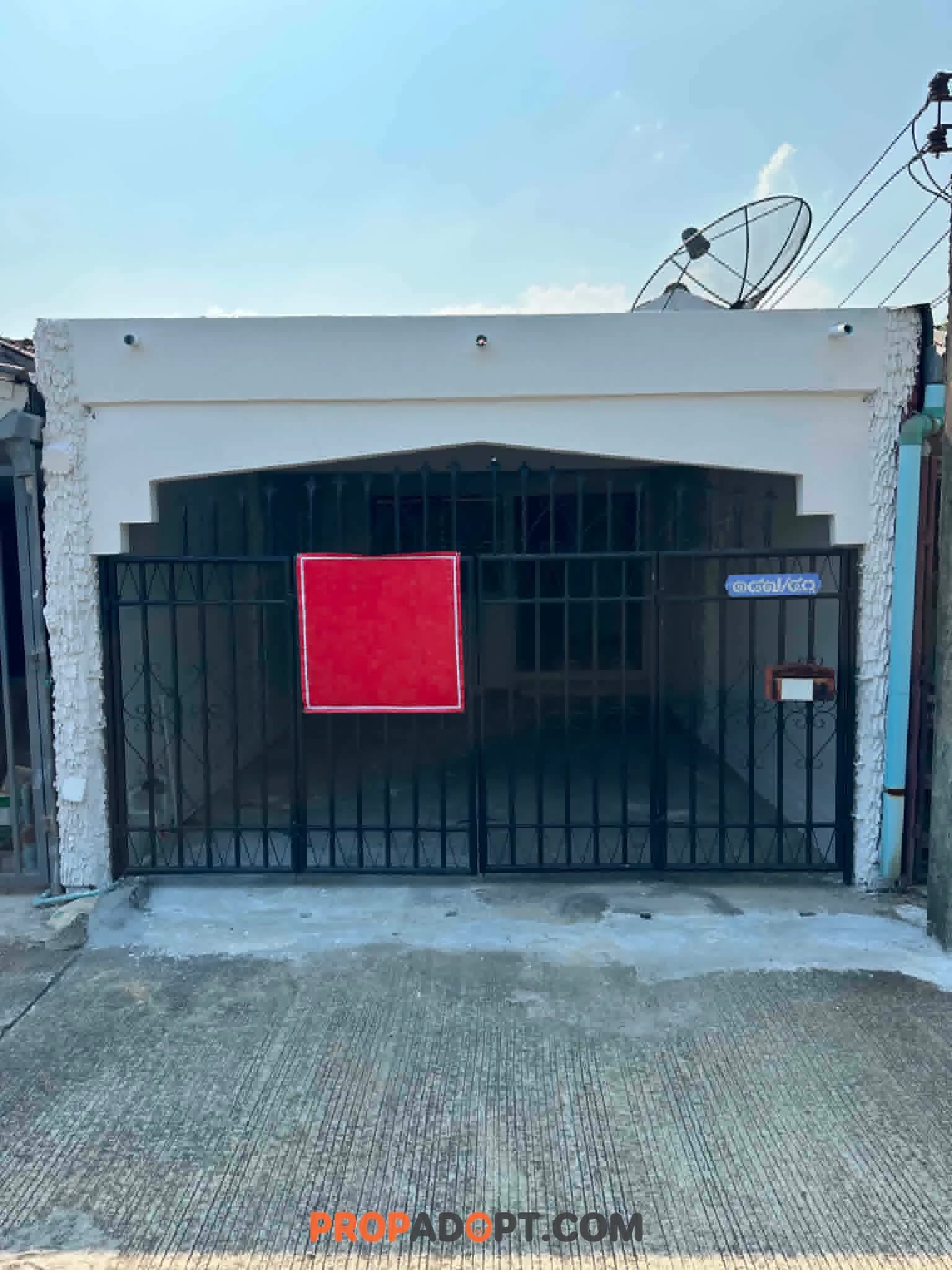 House for Sale in San Kamphaeng, Chiang Mai — 2 Bedrooms, 37 sq.wah, Near San Kamphaeng Walking Street