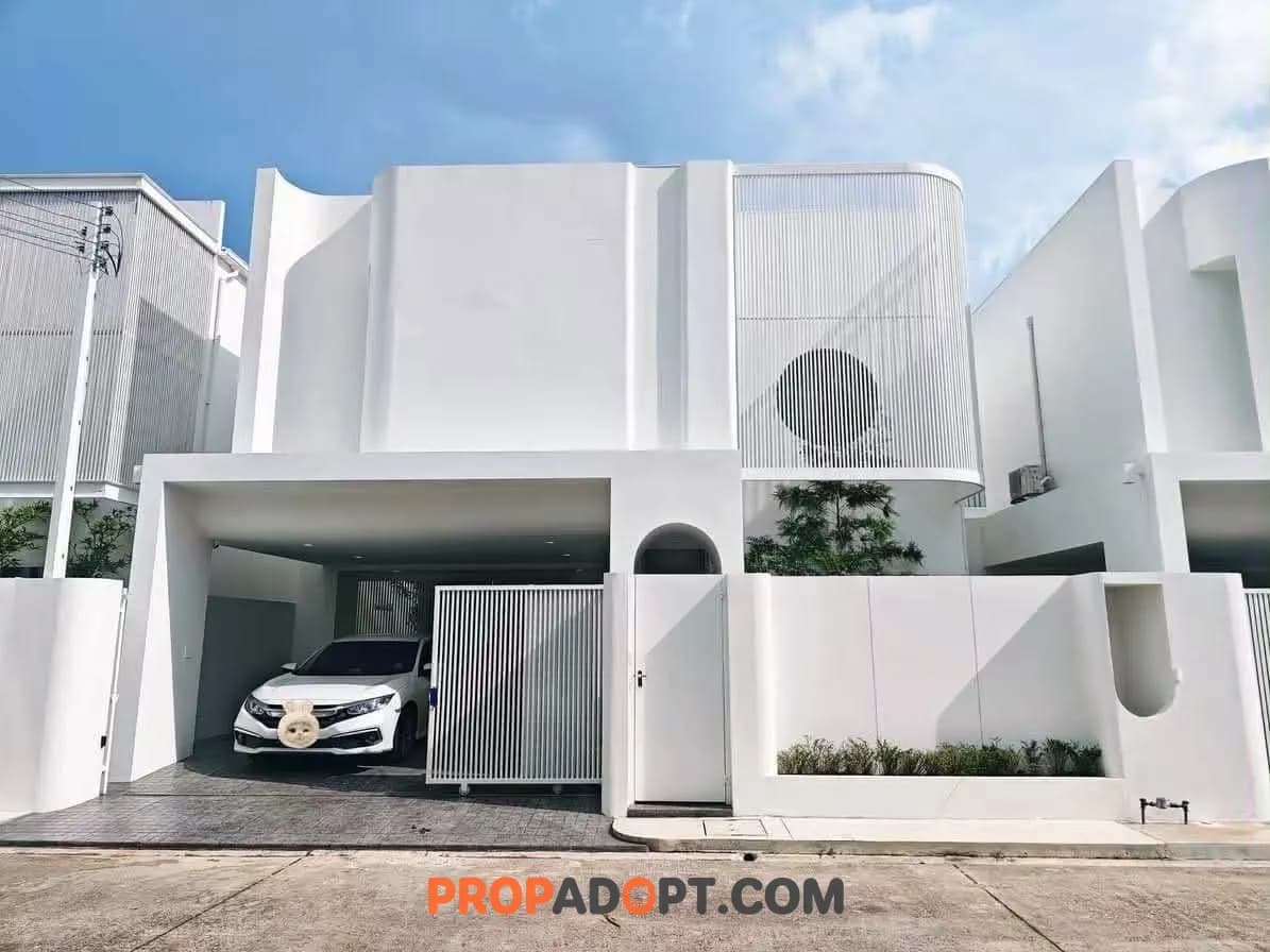 FOR RENT — SPACIOUS 4-BEDROOM DETACHED HOUSE IN SAN SAI NOI