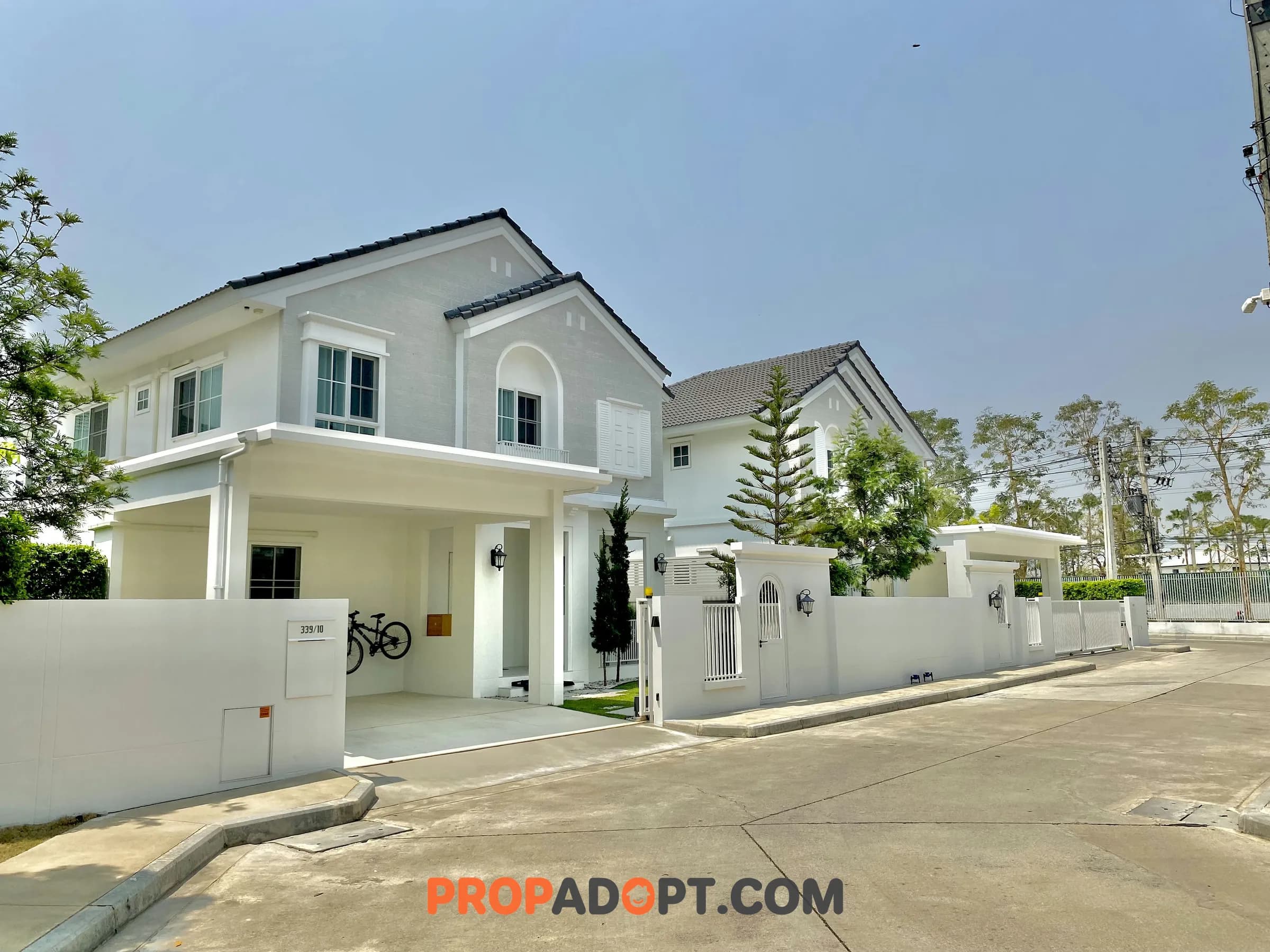 Luxury Corner House at CHAIYAPRUEK Serene Lake, Mae Hia